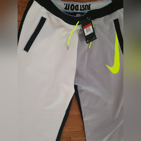 NWT Women's Nike Colorblock Joggers - Sz L - Picture 10 of 11